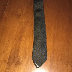 Vintage Baskin 100% silk tie hand blocked in England. Narrow (2 3/4”)width.